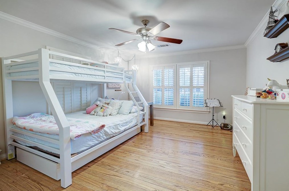 1522 Sue Barnett Dr, Houston TX  77018-5411 exterior