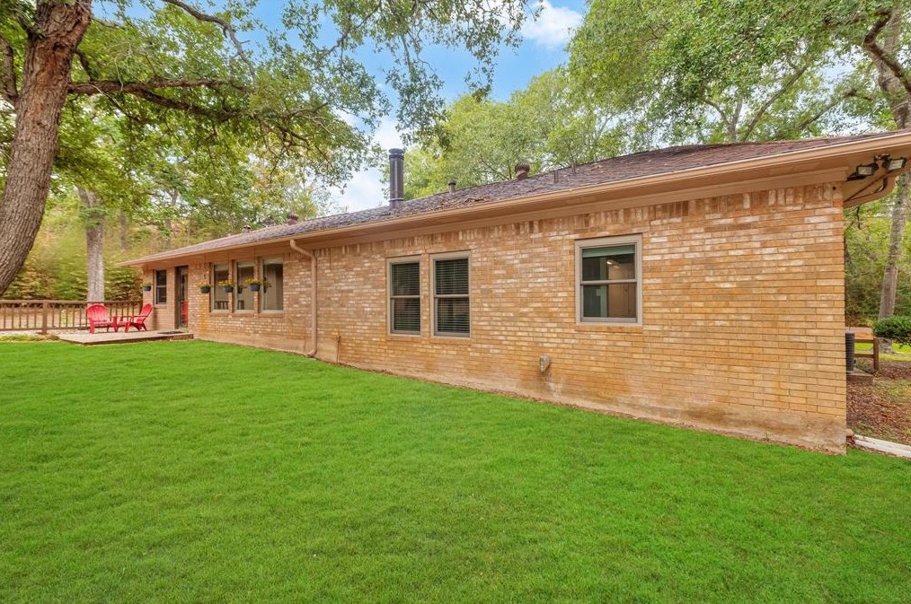 5353 Deer Ln, Brenham, TX 77833-6904