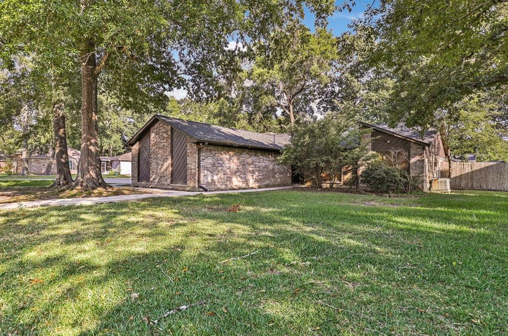2103 Papoose Trl, Crosby, TX 77532-3271
