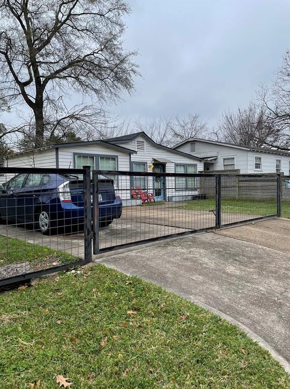 4706 Fisk St #a, Houston, TX 77009