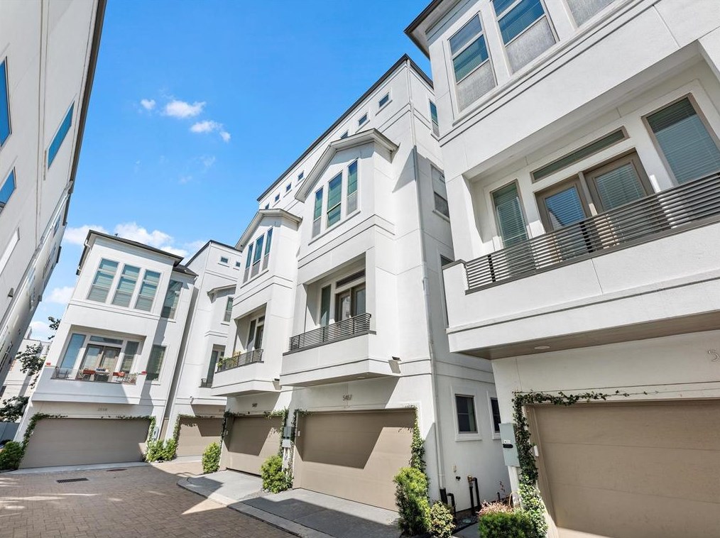 5467 Larkin St, Houston, TX 77007