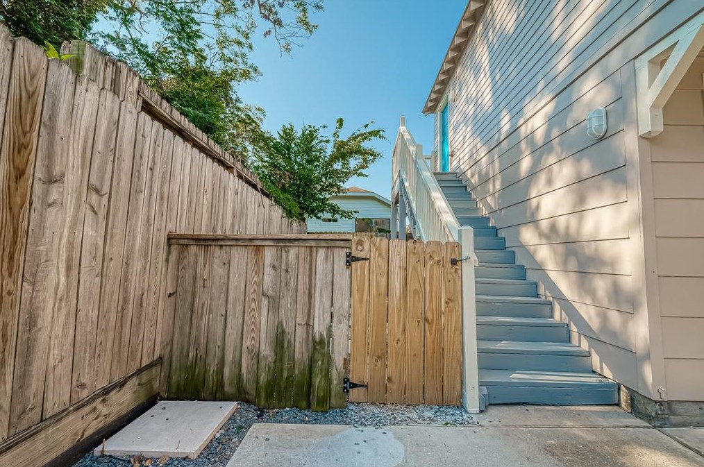 1110 E 24th St #b, Houston, TX 77009