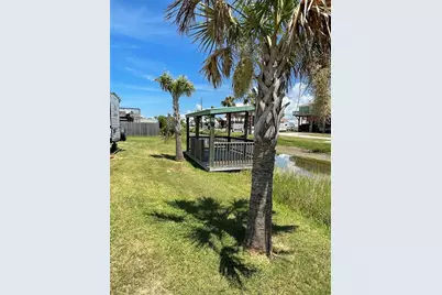 1204 N Monkhouse Drive, Crystal Beach, TX 77650 - Photo 4