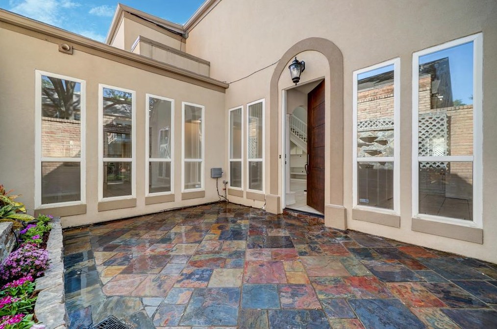 5415 Chevy Chase Dr, Houston, TX 77056-4228