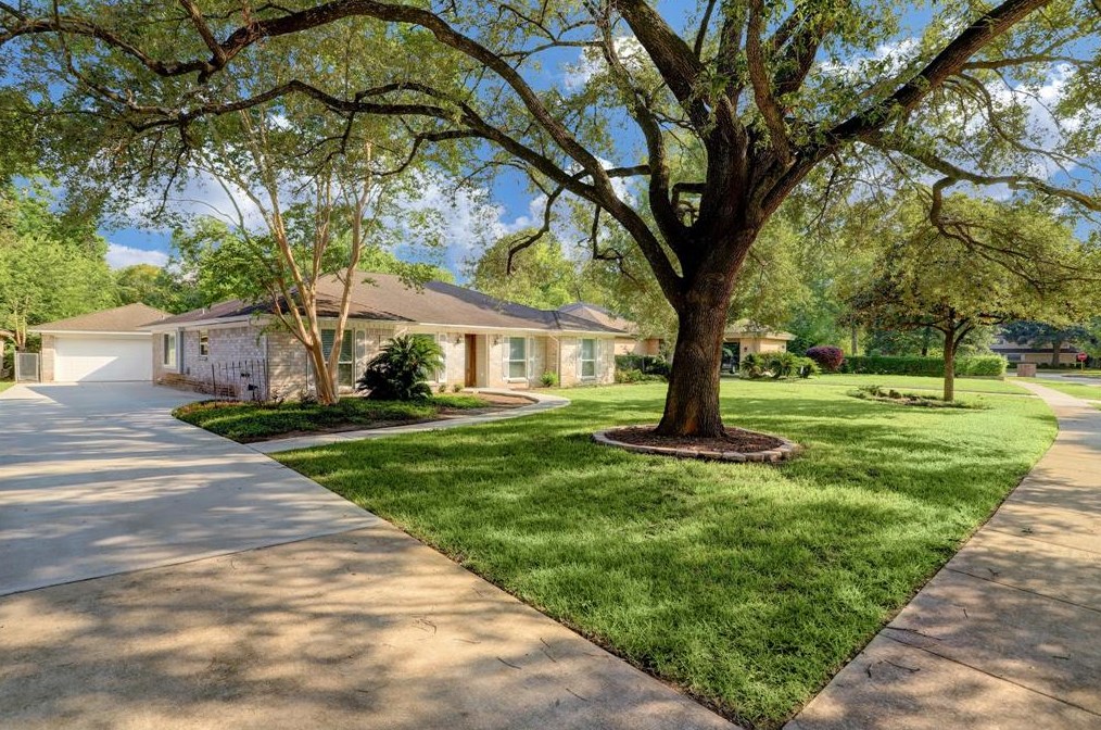 15409 Leeds Ln, Houston, TX 77040