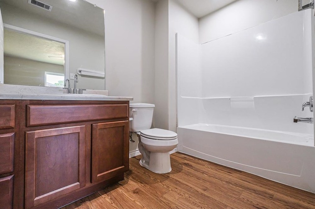 8710 Dallas Acorn St, Houston TX  77078-1104 exterior