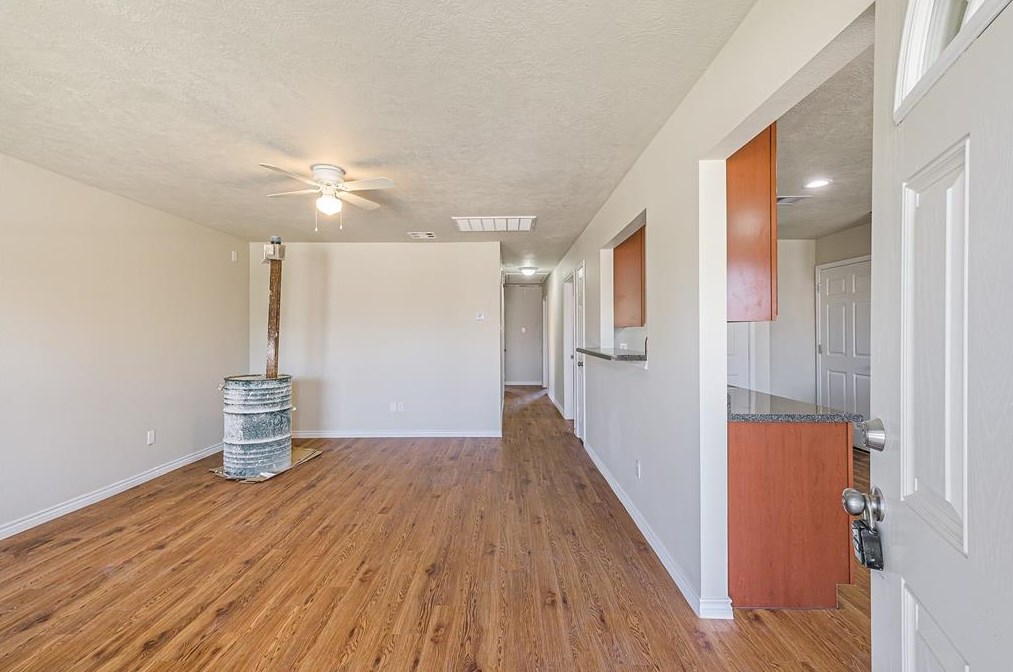 8710 Dallas Acorn St, Houston TX  77078-1104 exterior