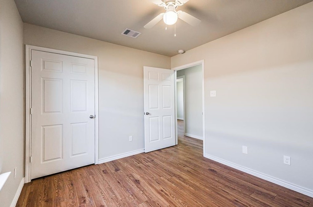8710 Dallas Acorn St, Houston TX  77078-1104 exterior