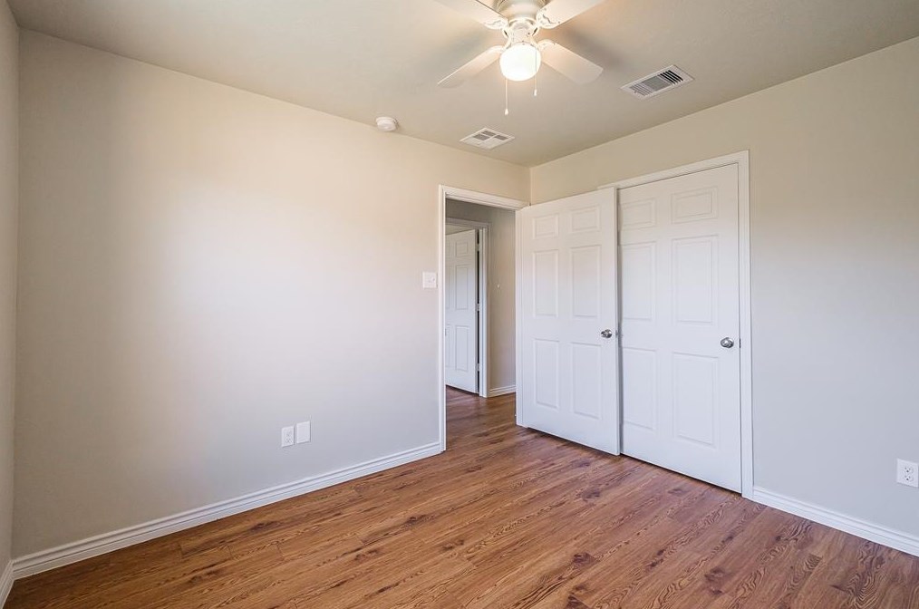 8710 Dallas Acorn St, Houston TX  77078-1104 exterior