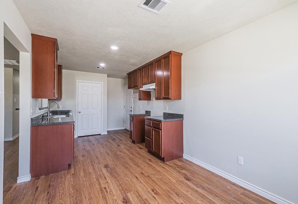 8710 Dallas Acorn St, Houston TX  77078-1104 exterior