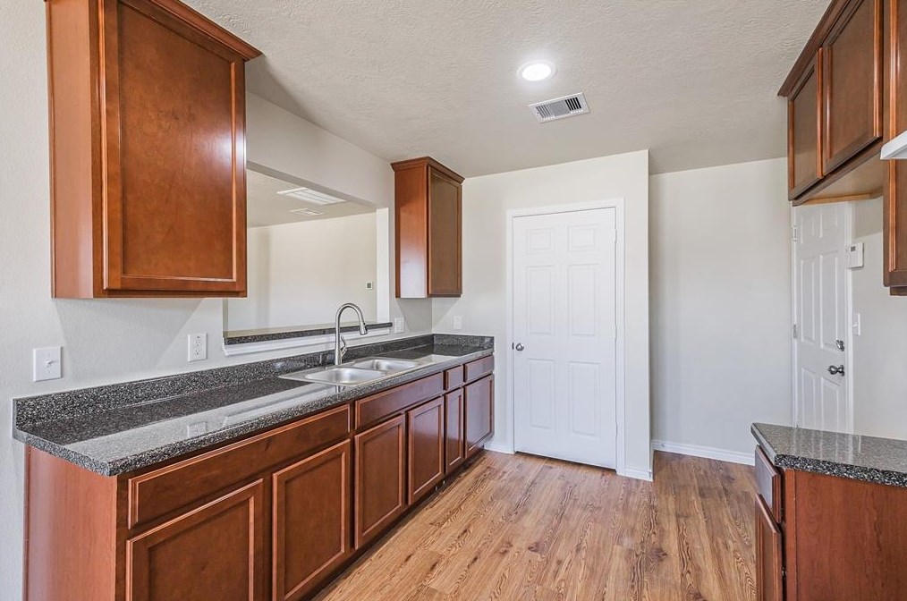 8710 Dallas Acorn St, Houston TX  77078-1104 exterior