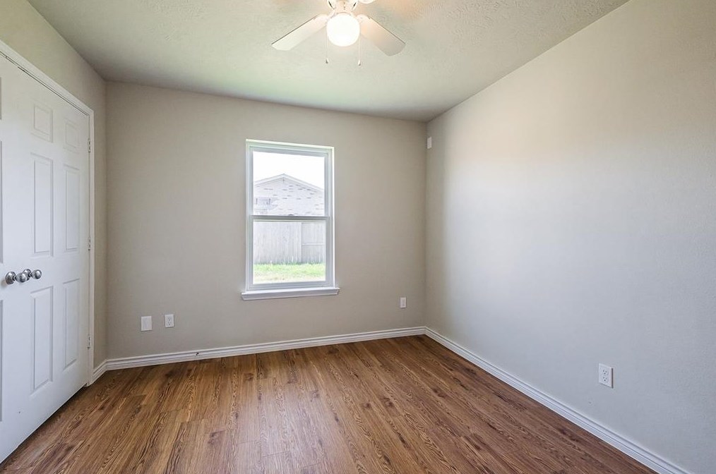 8710 Dallas Acorn St, Houston TX  77078-1104 exterior