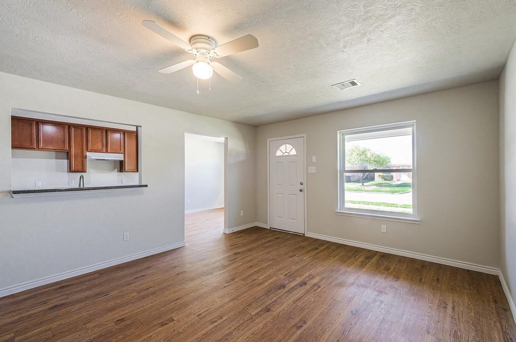 8710 Dallas Acorn St, Houston TX  77078-1104 exterior