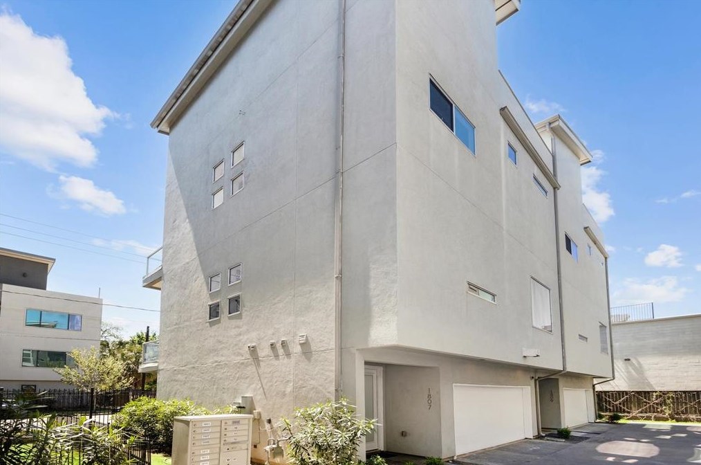 1807 Hickory St, Houston TX  77007-4178 exterior