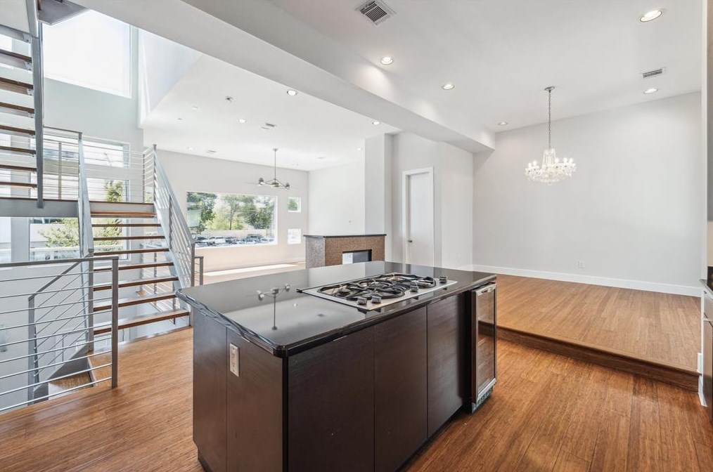 1807 Hickory St, Houston TX  77007-4178 exterior