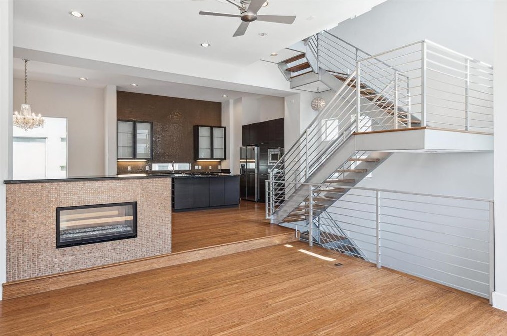 1807 Hickory St, Houston TX  77007-4178 exterior