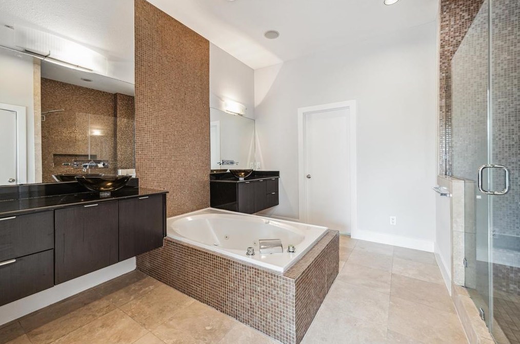 1807 Hickory St, Houston TX  77007-4178 exterior