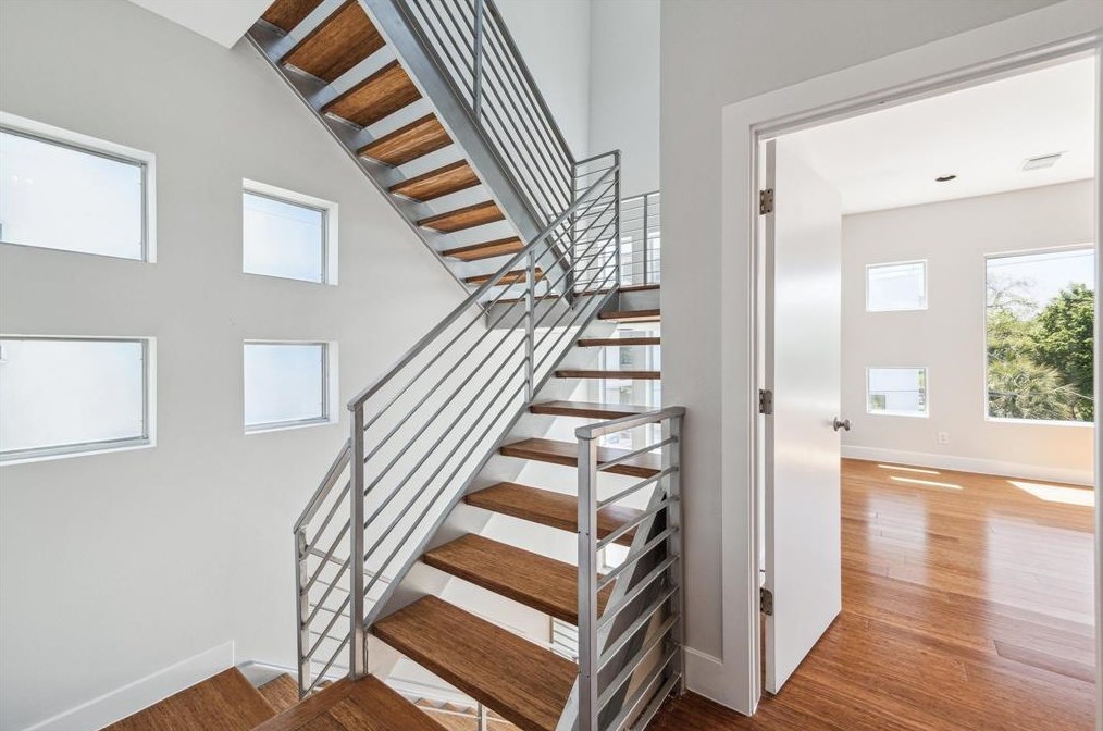 1807 Hickory St, Houston TX  77007-4178 exterior