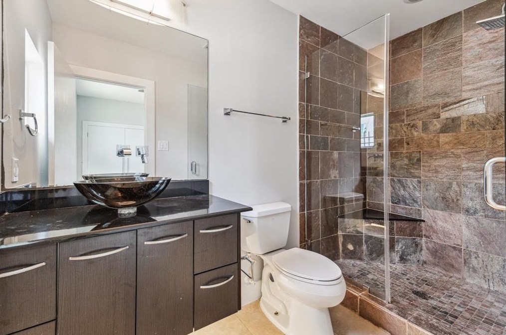 1807 Hickory St, Houston TX  77007-4178 exterior