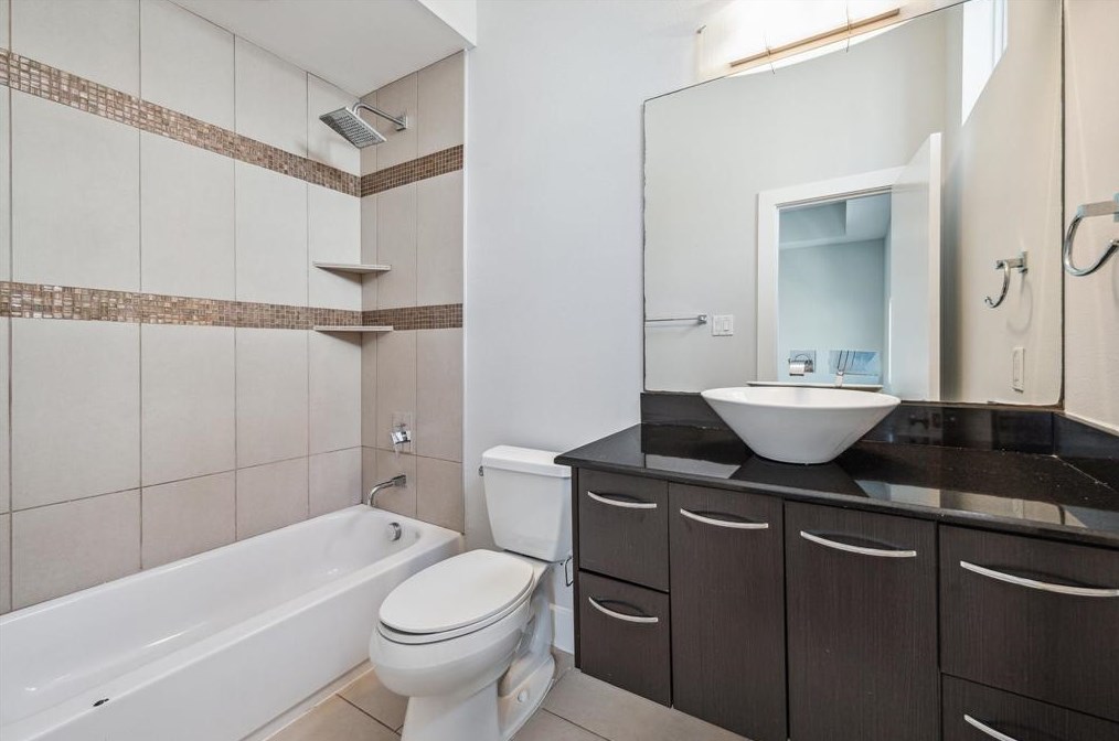 1807 Hickory St, Houston TX  77007-4178 exterior