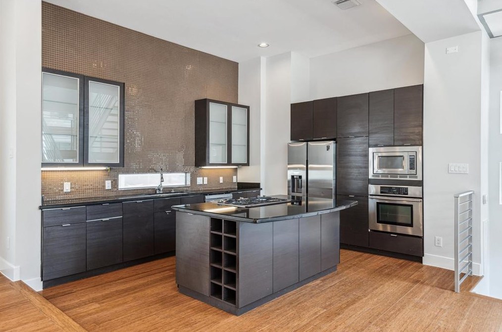 1807 Hickory St, Houston TX  77007-4178 exterior