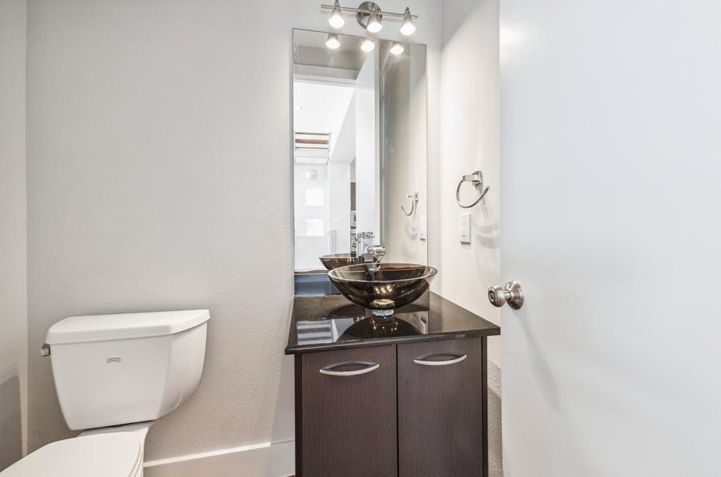 1807 Hickory St, Houston TX  77007-4178 exterior