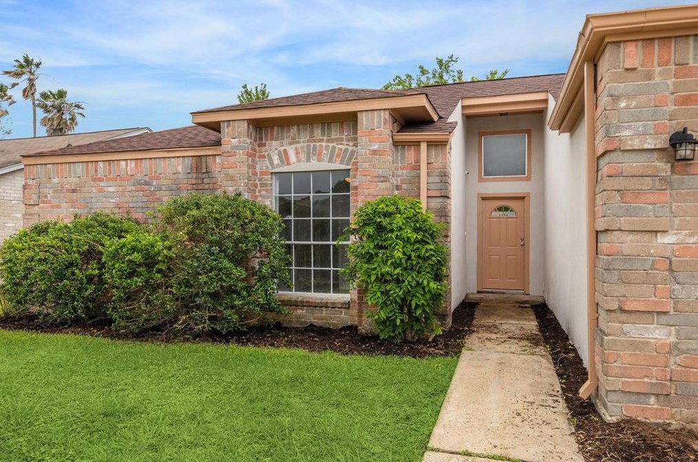 16135 Corsair Rd, Houston, TX 77053-3443
