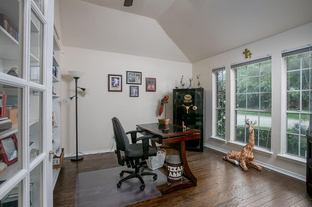 1828 Barretts Glen Dr, Pearland, TX 77581
