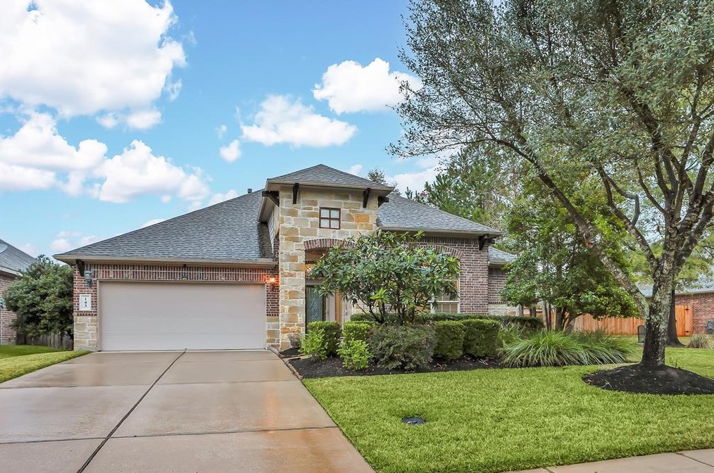 143 Magnolia Grove Ln, Conroe, TX 77384