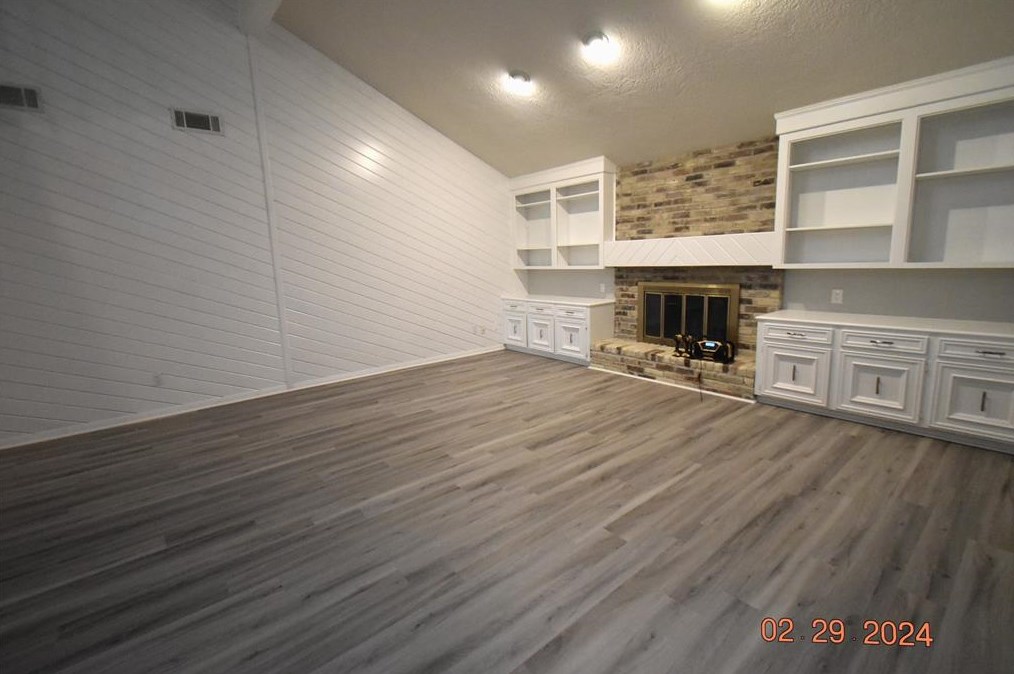 15155 Diana Ln, Houston, TX 77062