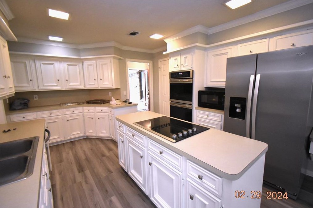 15155 Diana Ln, Houston TX  77062-2801 exterior