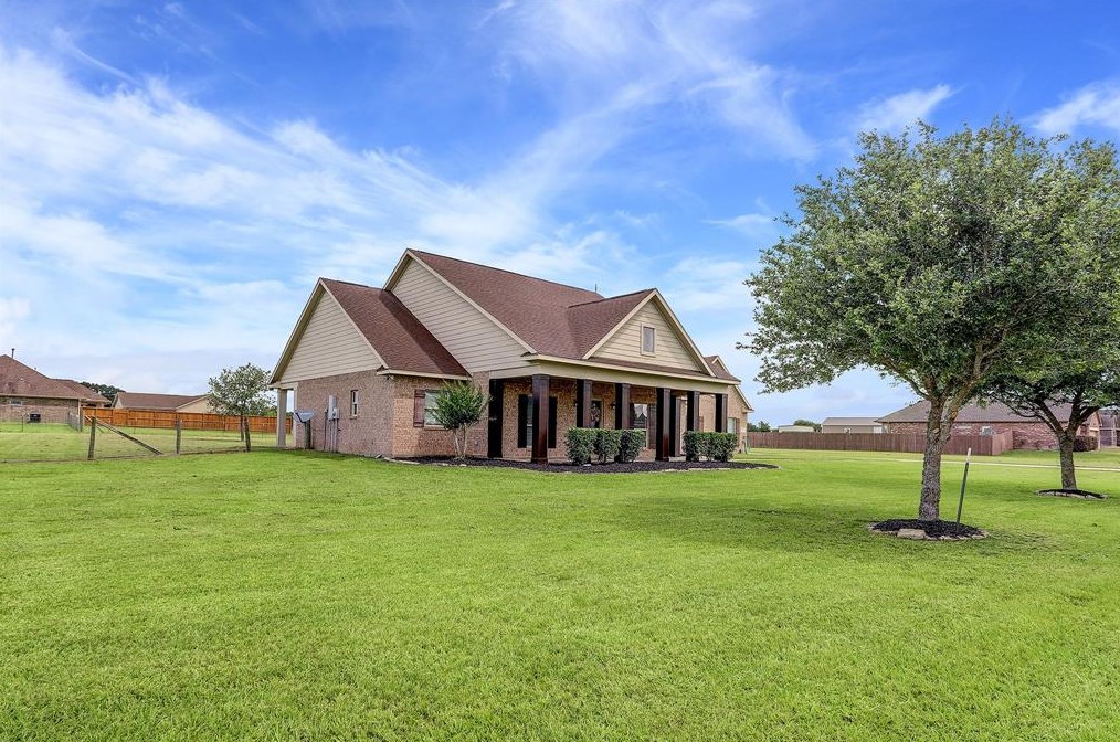 5351 Colony Dr, Sealy, TX 77474-2191