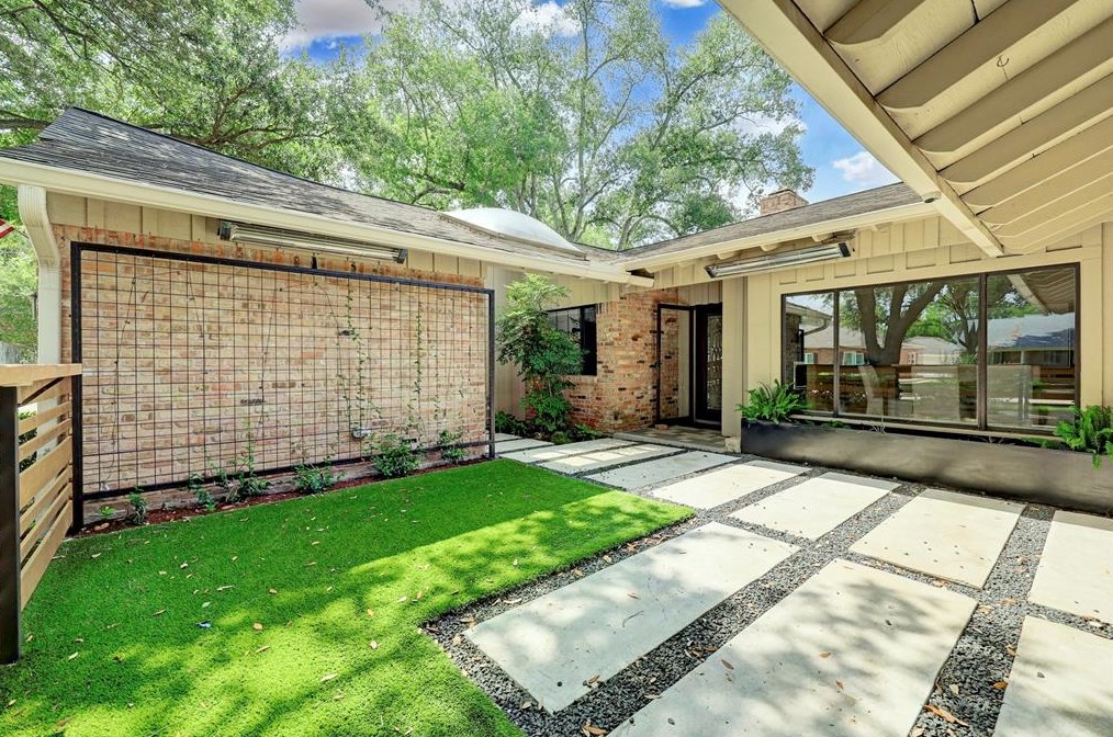 10623 Olympia Dr, Houston, TX 77042-2816