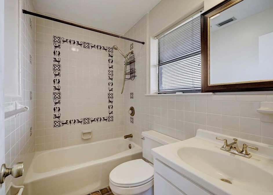 10623 Olympia Dr, Houston TX  77042-2818 exterior
