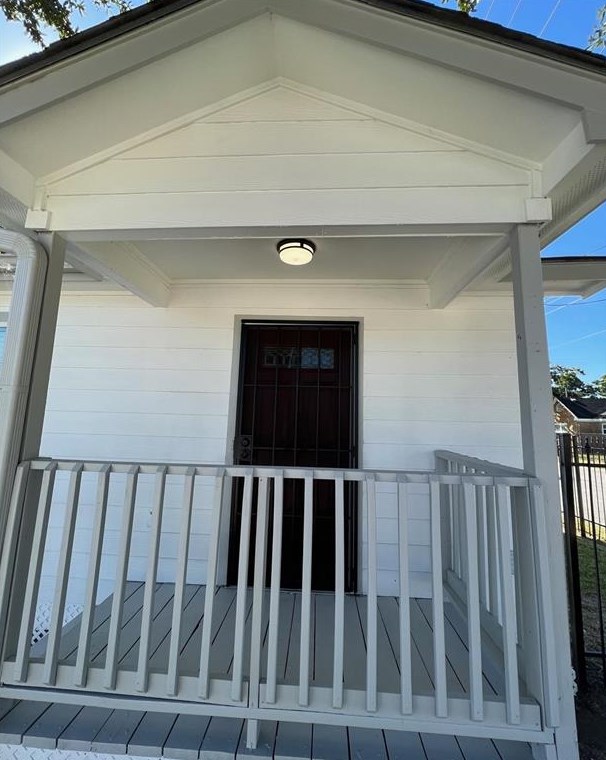 802 33rd St, Houston TX  77022-5104 exterior