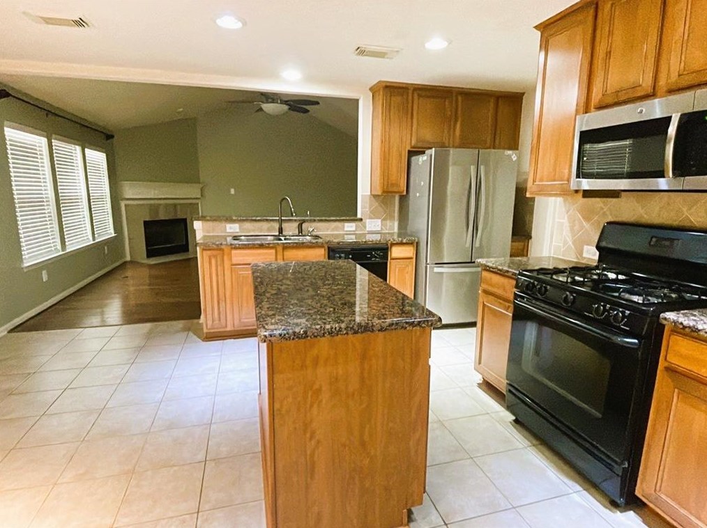 11923 Golden Lodge Ln, Houston, TX 77066-3275