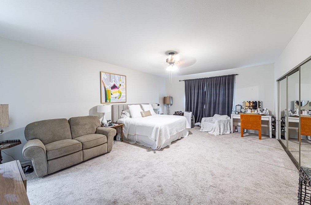 654 Wilcrest Dr, Houston TX 77042-1080 exterior