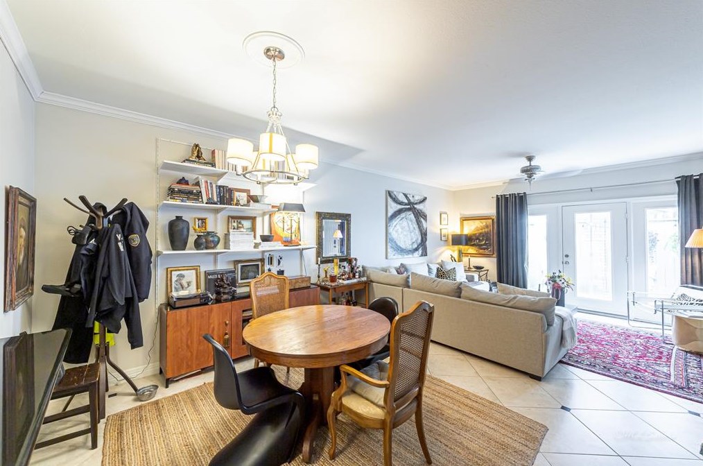 654 Wilcrest Dr, Houston TX 77042-1080 exterior