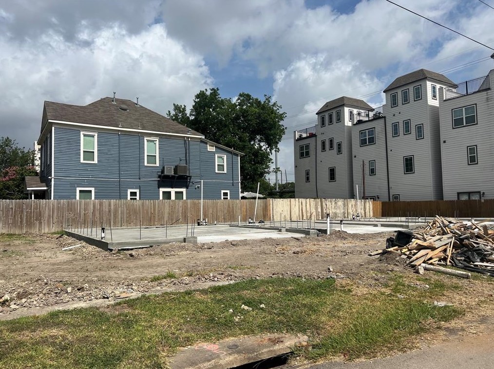 1907 Hickory St, Houston TX  77007-4133 exterior