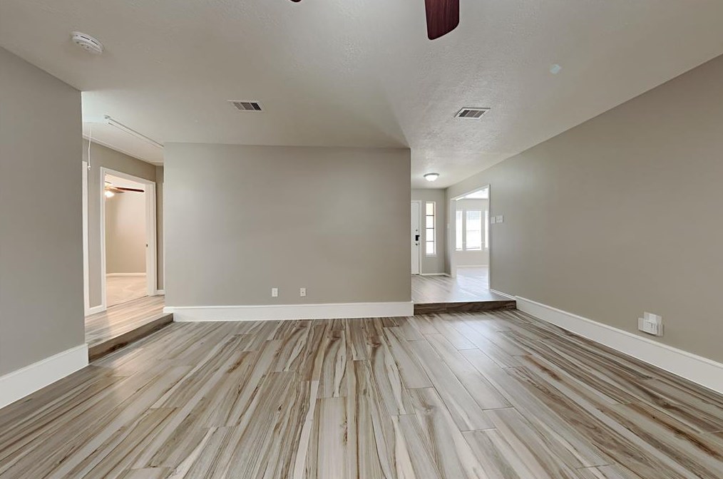 64 W Timberspire Ct, Spring, TX 77380