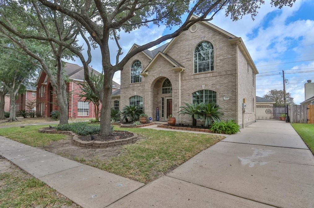 2216 Golden Sails Dr, League City, TX 77573-6606