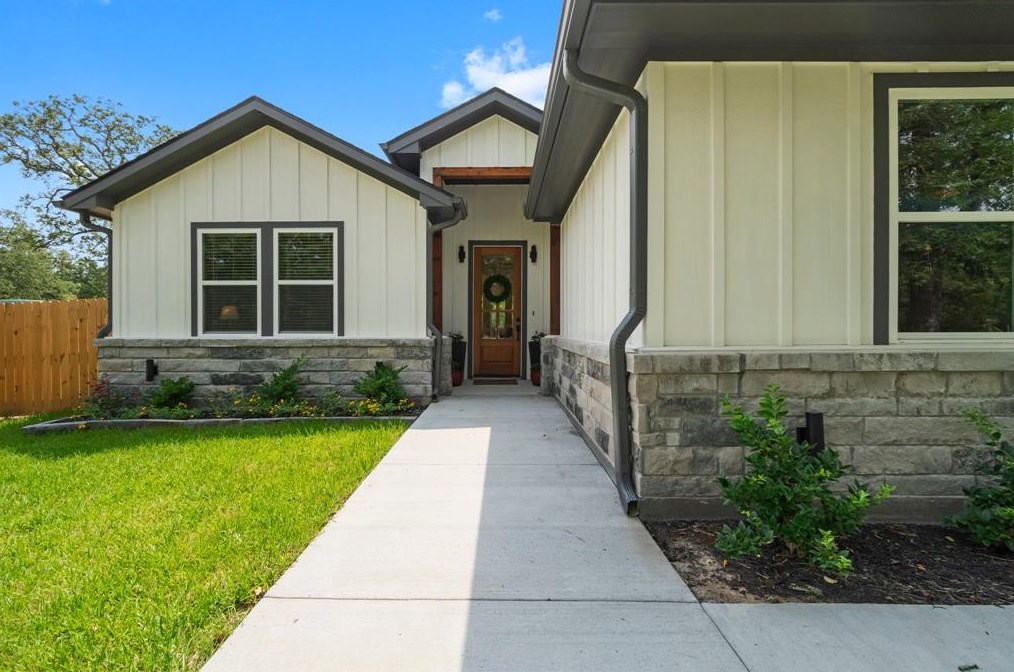 12058 John Locke Ln, Iola, TX 77861