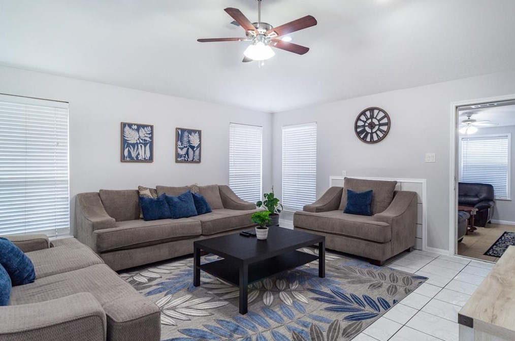 13414 Creek Springs Dr, Houston TX  77083-1834 exterior