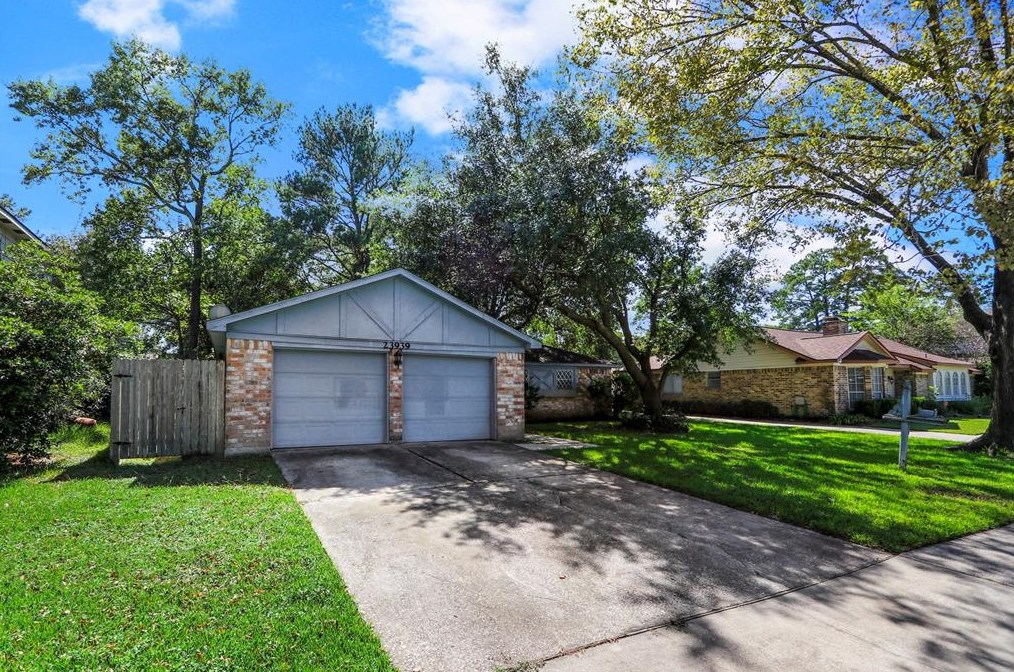 23939 English Oak Dr, Spring, TX 77373-5814