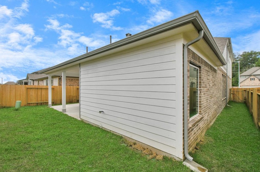 15527 Fall Fern Cir, Houston TX  77044-6199 exterior