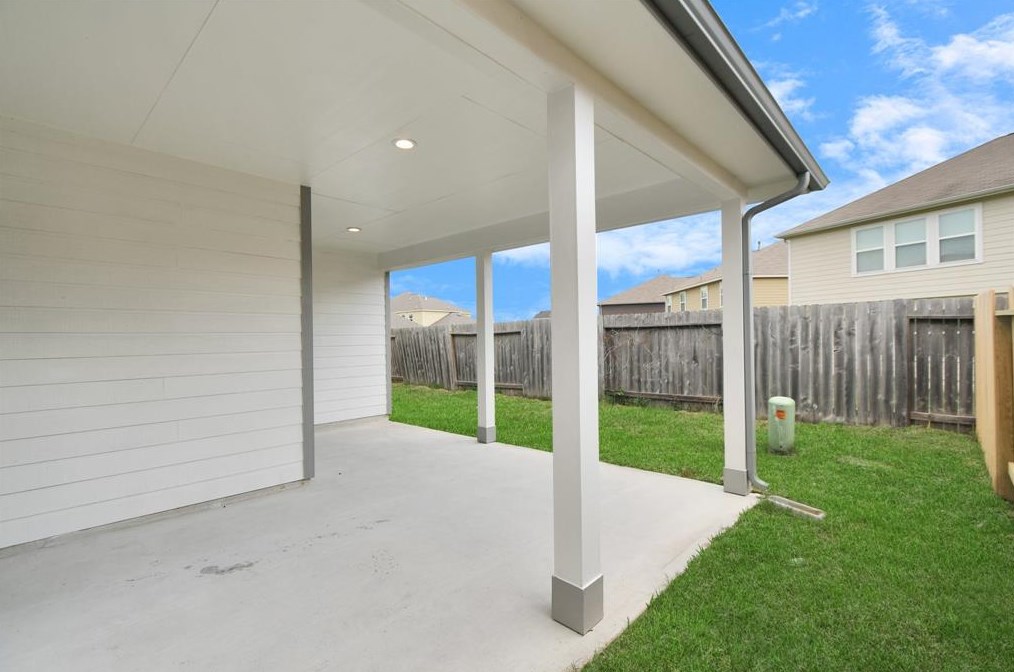 15527 Fall Fern Cir, Houston TX  77044-6199 exterior