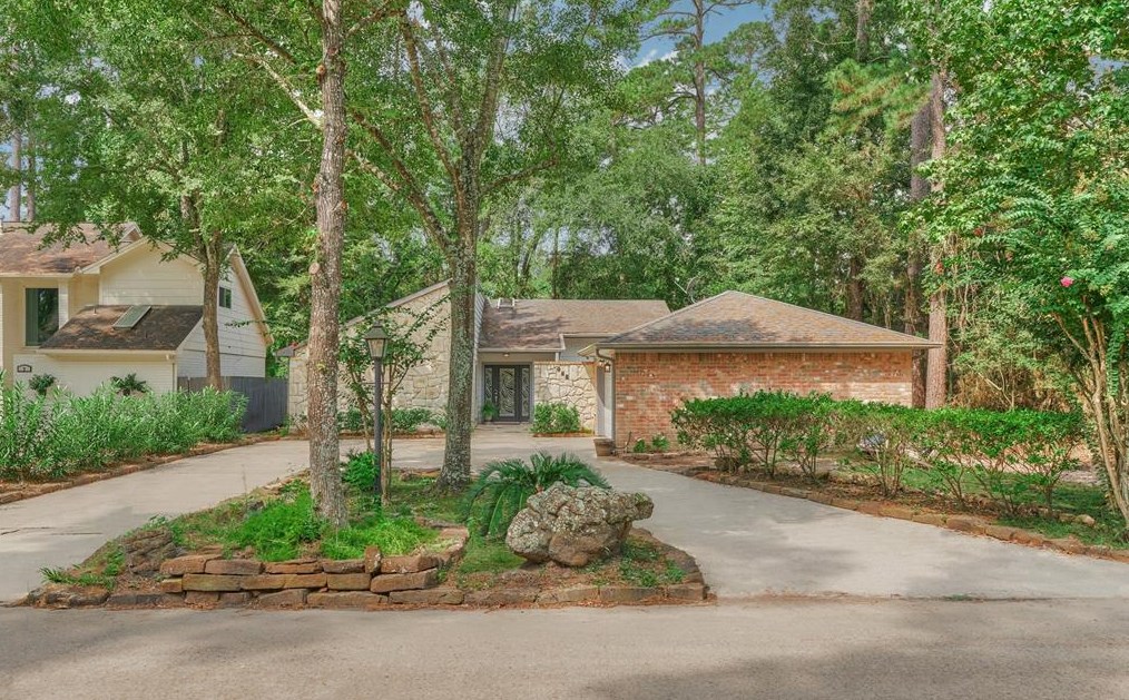 1 Huntsmans Horn Cir, Spring, TX 77380