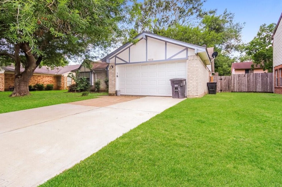 16530 Quail Park Dr, Missouri City, TX 77489
