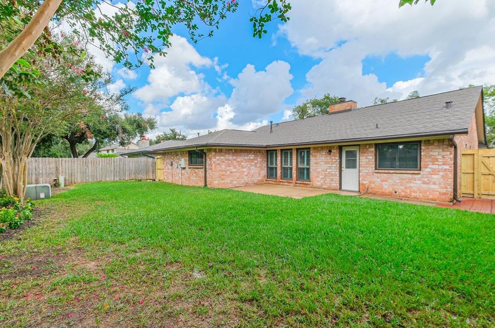 3018 Frontier Dr, Sugar Land TX  77479-1635 exterior