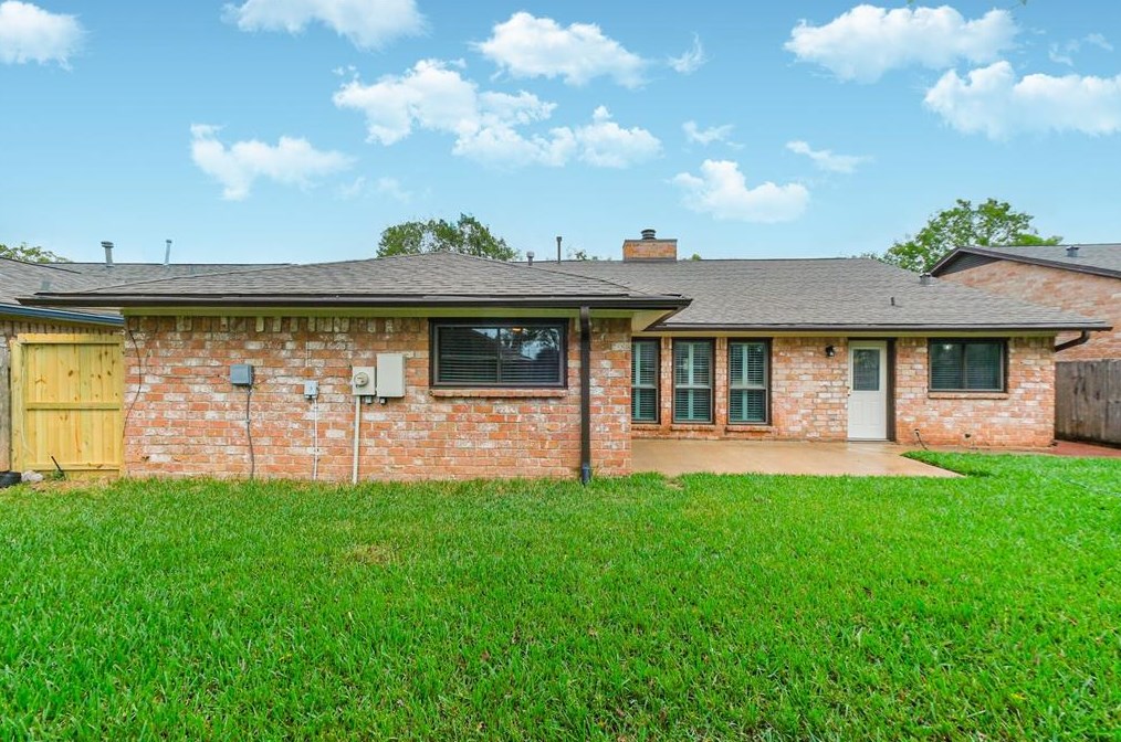 3018 Frontier Dr, Sugar Land TX  77479-1635 exterior